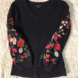 AMERICAN EAGLE EMBROIDERED SWEATER